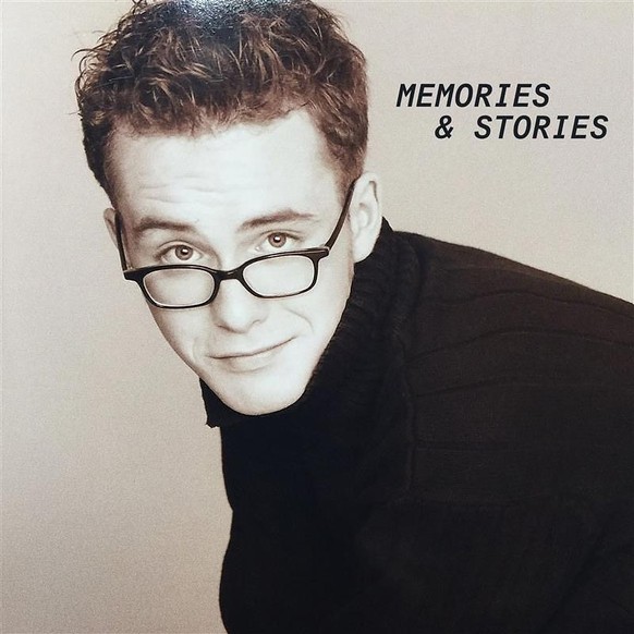 Auf dem Cover seiner Singel "Memories &amp; Stories" zeigte Mark Forster ein Bild aus jungen Jahren.