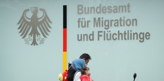 Flüchtlingsamt überprüft nach Asyl-Skandal zehn Außenstellen 
