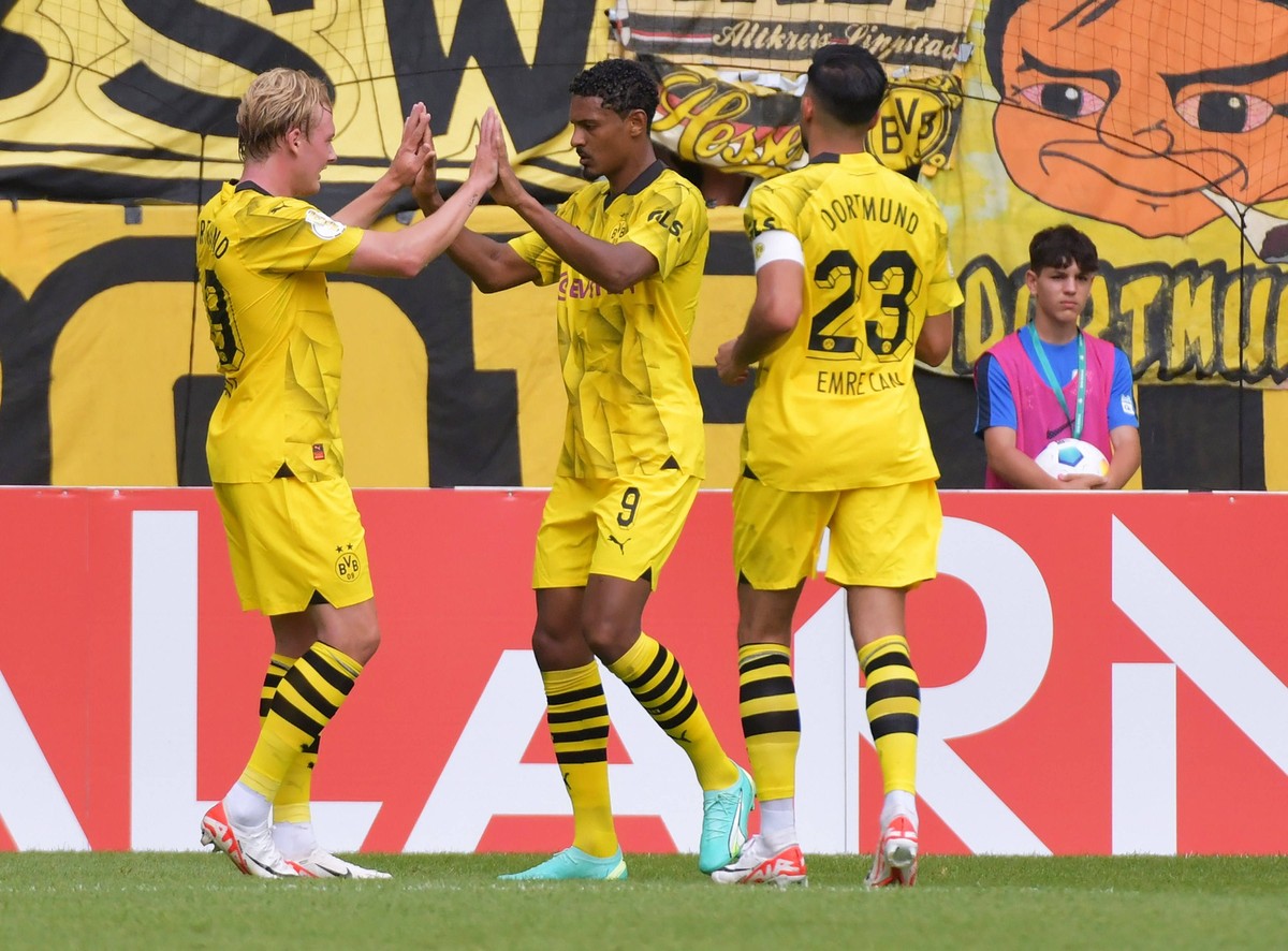 12.08.2023, xblx, Fussball DFB Pokal 1.Runde, TSV Schott Mainz - Borussia Dortmund emspor, v.l. Sebastien Haller Borussia Dortmund, Goal scored, Tor zum 0:1, celebrate the goal, Torjubel , Jubel, jube ...