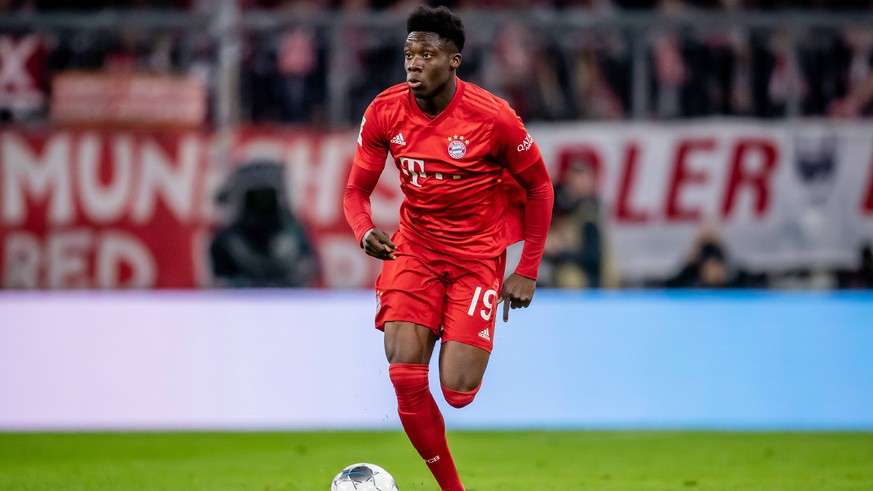 9. Februar 2020: Muenchen, Allianz Arena: Fussball 1. Bundesliga, 21. Spieltag: FC Bayern Muenchen - RB Leipzig: Muenchens Alphonso Davies am Ball. *** 9 February 2020 Munich, Allianz Arena Football 1 ...