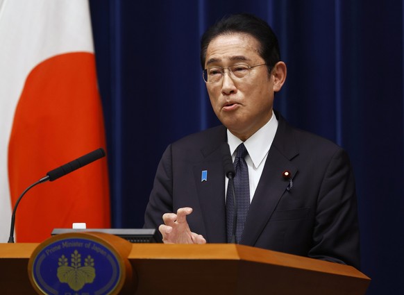 04.08.2023, Japan, Tokio: Fumio Kishida, Premierminister von Japan, spricht auf einer Pressekonferenz. Foto: Kim Kyung-Hoon/Pool Reuters/AP/dpa +++ dpa-Bildfunk +++