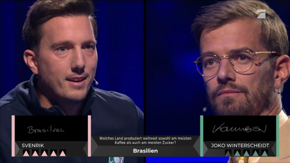 Der Wildcard-Kandidat Svenrik und Moderator Joko Winterscheidt im Finale.