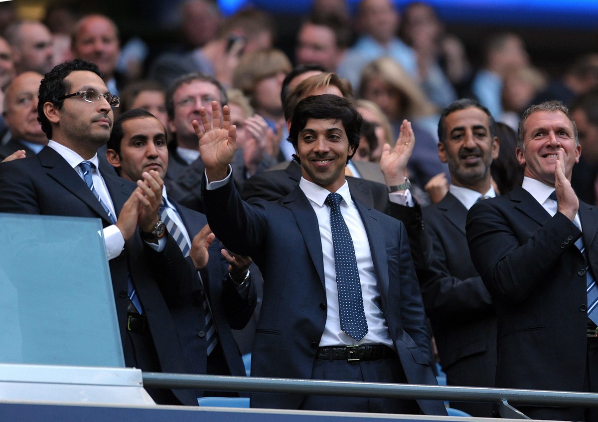 Manchester City's Owner Sheikh Mansour (C) waves as he is applauded in the directors box for the first time during the English Premiership match between Manchester City and Liverpool at City of M ...