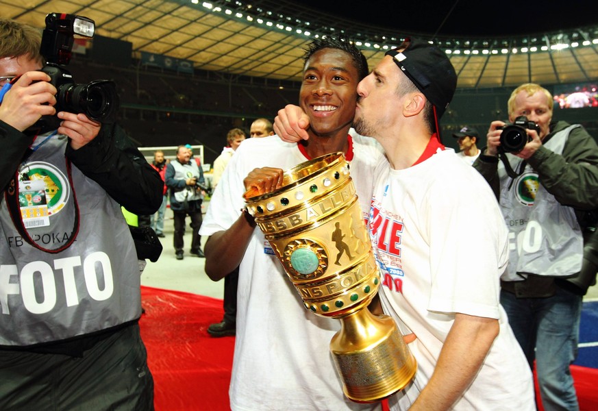 Die Sprache der Liebe ist international verständlich: Liebesgrüße vom Franzosen Franck Ribéry (r.) an den Österreicher David Alaba.