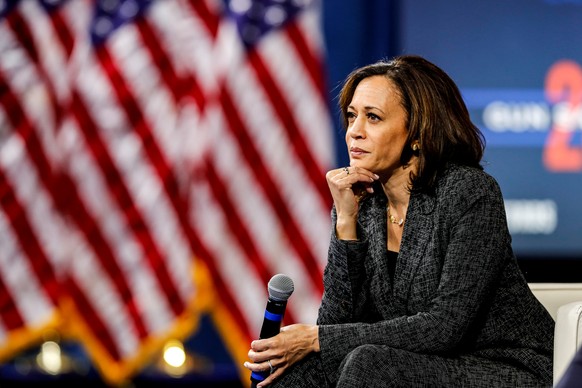U.S. Democratic presidential candidate Sen. Kamala Harris (D-CA) listens to a question from the audience during a forum in Las Vegas, Nevada, U.S. October 2, 2019. REUTERS/Steve Marcus/File Photo