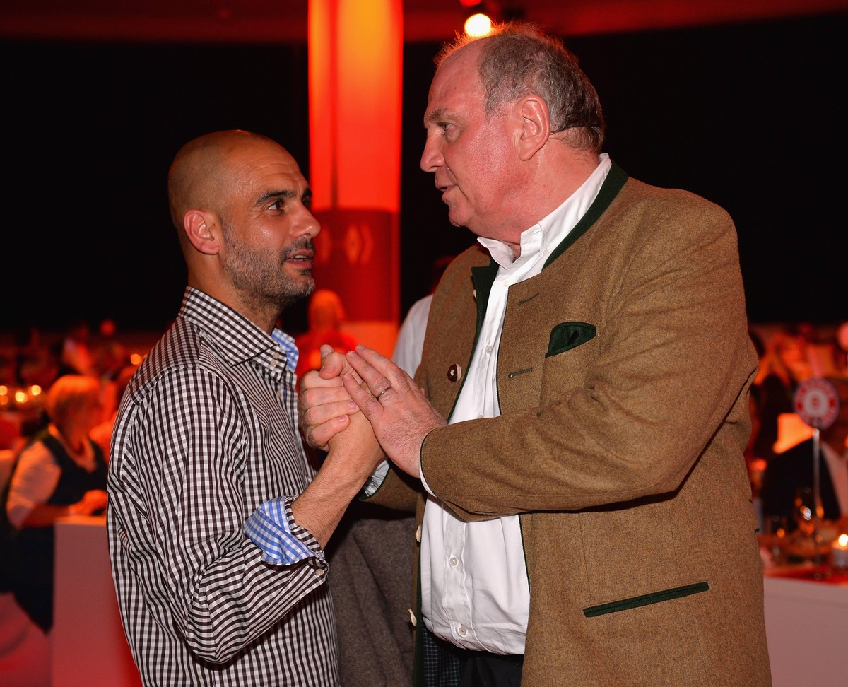 Wer wird neuer Trainer des FC Bayern Muenchen? Uli Hoeneß will es laut einem Zeitungsbericht in den naechsten Tagen verkuenden. Ex-Coach Pep Guardiola kenne den Namen bereits, er sei einverstanden. Ul ...