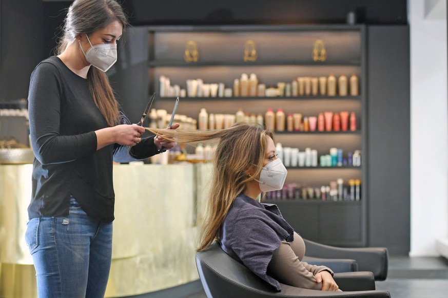 Chorona Lockerungen:Friseure sollen ab Maerz oeffnen Themenbild Harter Lockdown: Wegen des Lockdowns sind unter anderem auch alle Friseur Salons geschlossen-doch nun sollen Friseursalons ab dem 1.Maer ...