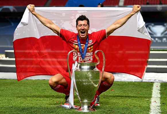 FOOTBALL : Paris Saint Germain vs Bayern Munich - Finale - UEFA Ligue des Champions - 23/08/2020 LISBON, PORTUGAL - AUGUST 23: Robert Lewandowski of FC Bayern Munich celebrates with the UEFA Champions ...