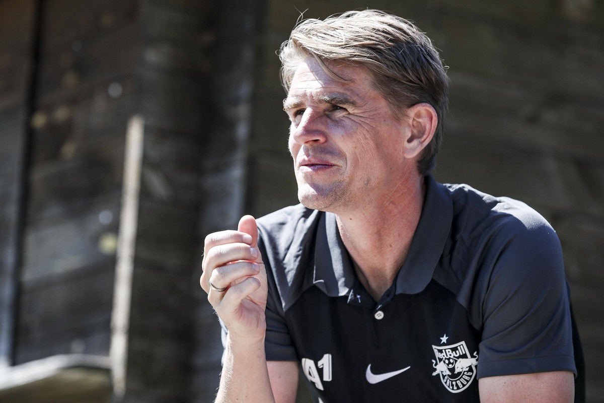SOCCER - BL, RBS, training BRAMBERG,AUSTRIA,26.JUN.22 - SOCCER - ADMIRAL Bundesliga, FC Red Bull Salzburg, training. Image shows sports director Christoph Freund RBS. PUBLICATIONxNOTxINxAUTxSUIxSWE GE ...