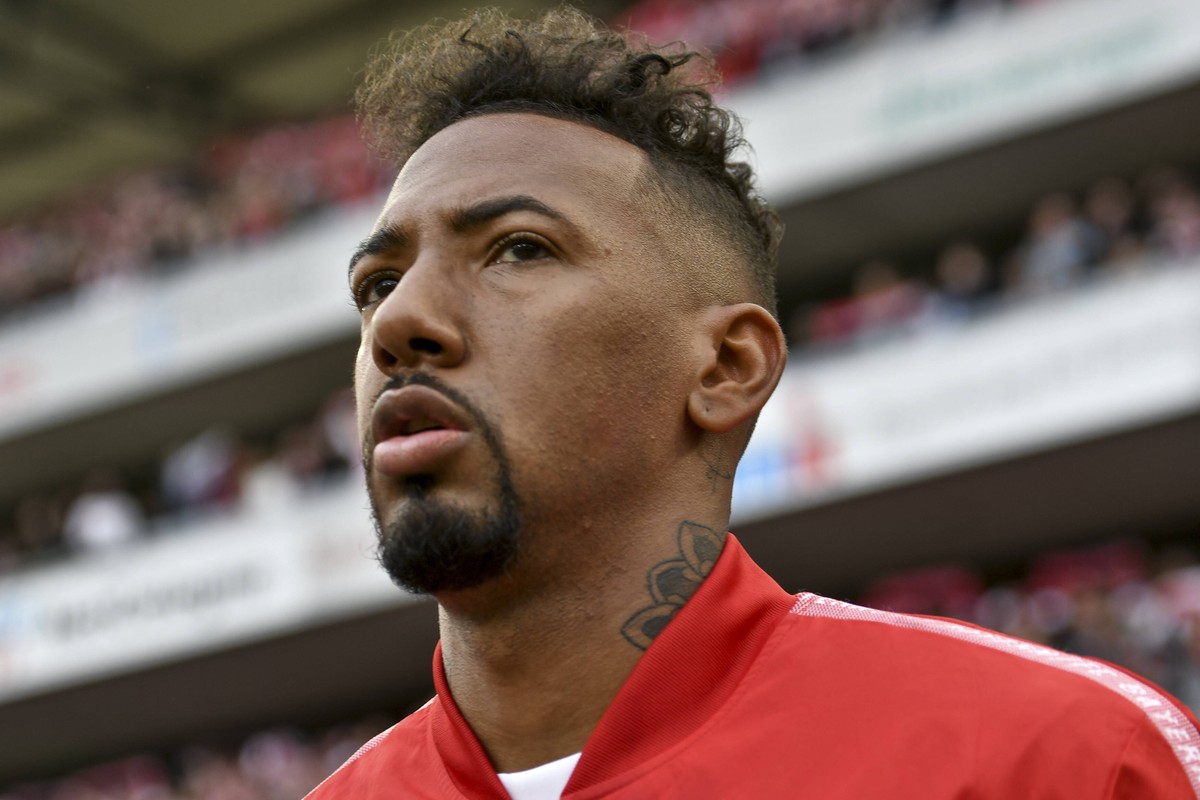 Auch Bayern-Star Jérôme Boateng schließt sich der #StayAtHomeChallenge an.