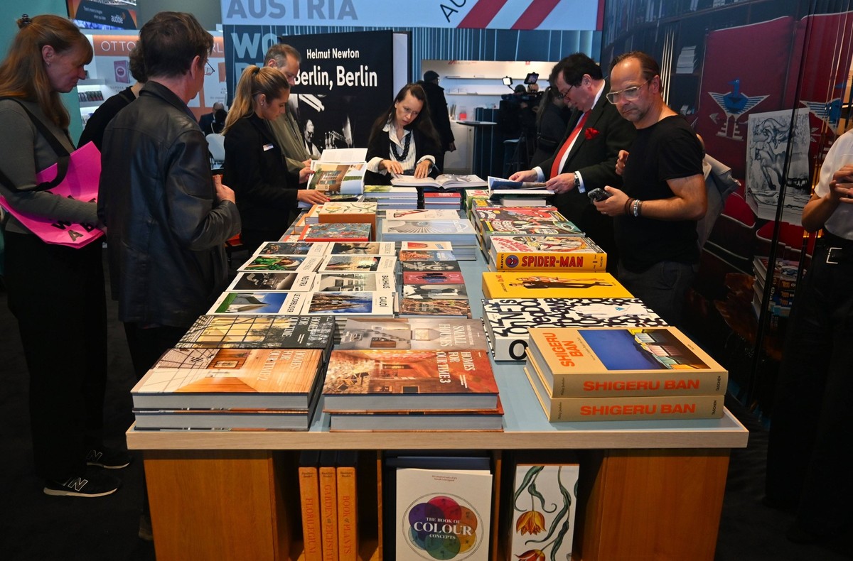 Book Fair Frankfurt am Main. Frankfurter Buchmesse 2024. Foto: Taschen Verlag - Messestand *** Book Fair Frankfurt am Main Frankfurt Book Fair 2024 Photo Taschen Verlag exhibition stand