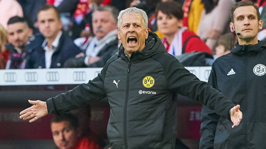 Der sonst eher ruhige Lucien Favre ganz laut: Grund zum Aufregen gibt es genügend.