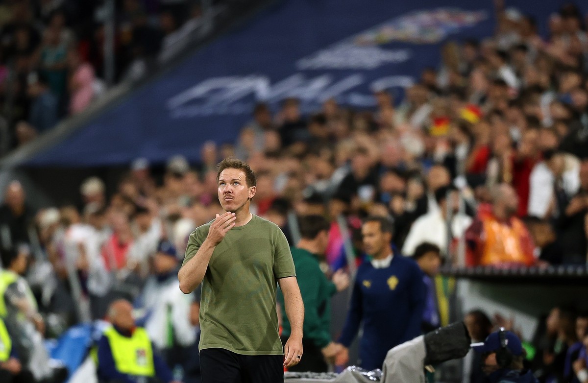 04.06.2025, Bayern, M�nchen: Fu�ball: Nations League A, Deutschland - Portugal, Play-off-Runde, Halbfinale, Fu�ballarena M�nchen, Bundestrainer Julian Nagelsmann reagiert am Spielfeldrand. Foto: Chris ...