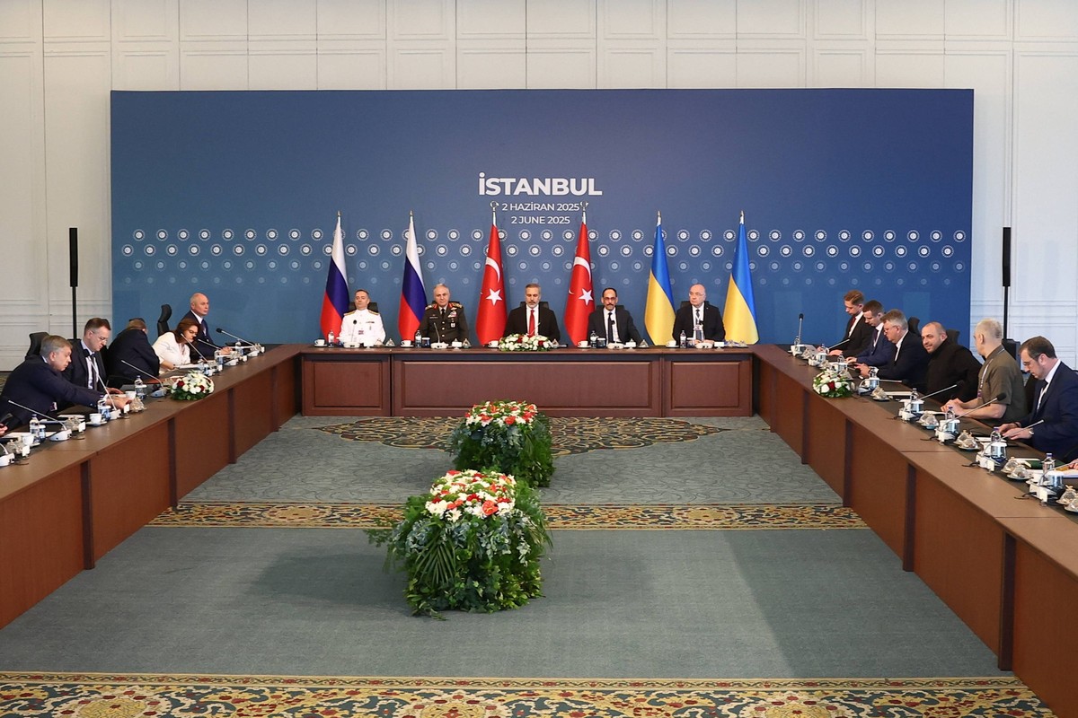 TURKEY, ISTANBUL - JUNE 2, 2025: A new round of Russia-Ukraine talks at Ciragan Palace Istanbul Turkey PUBLICATIONxINxGERxSUIxAUTxONLY - ZUMAt113 20250602_zaa_t113_150 Copyright: xAlexanderxRyuminx