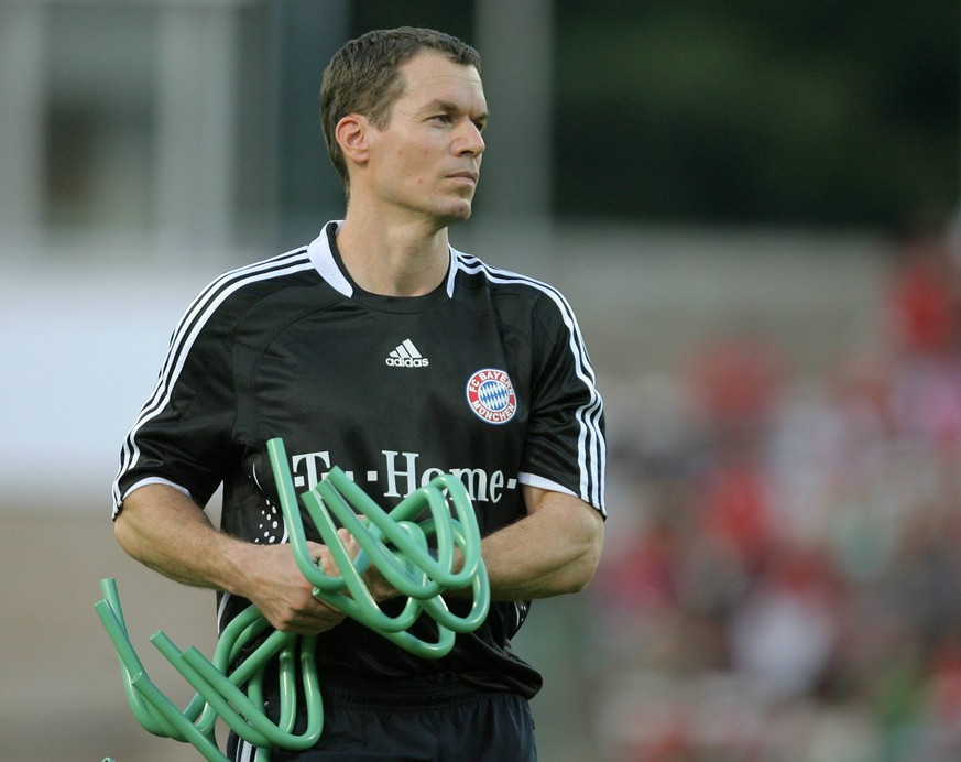 Hürdenträger: Oliver Schmidtlein im Trainingsdress des FC Bayern im Jahr 2008.