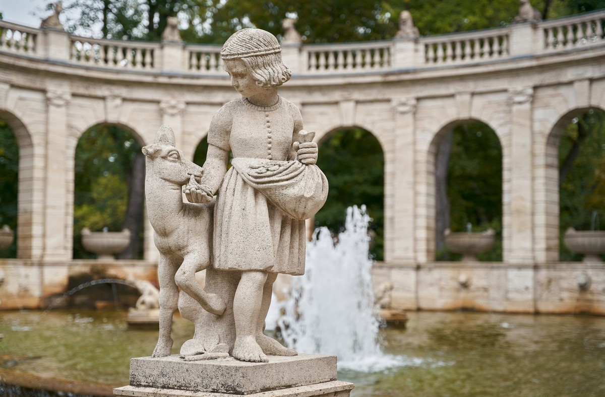 Figures from the fairy tale Brüderchen und Schwesterchen at the Märchenbrunnen fairy tale fountain from 1913 in the popular Volkspark Friedrichshain in Berlin