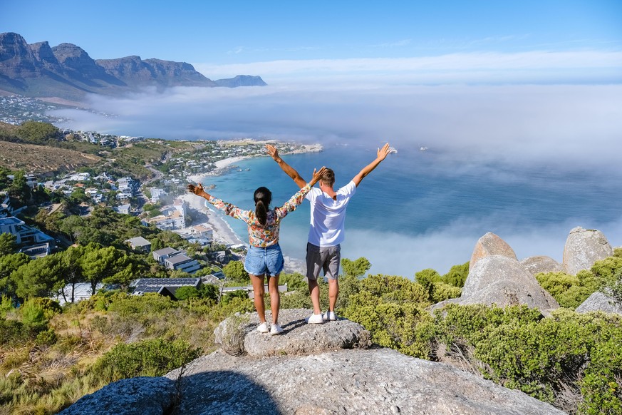 View from The Rock viewpoint in Cape Town over Campsbay, view over Camps Bay with fog over the ocean. fog coming in from ocean at Camps Bay Cape Town || Modellfreigabe vorhanden
