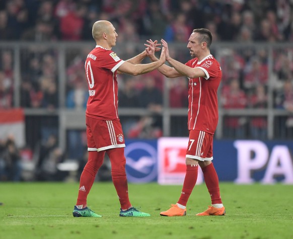 31.03.2018, Fussball GER, 1. Bundesliga Saison 2017 2018, 28. Spieltag, FC Bayern Muenchen - Borussia Dortmund 6:0, Franck Ribery (Bayern Muenchen), re., und Arjen Robben (Bayern Muenchen) *** 31 03 2 ...