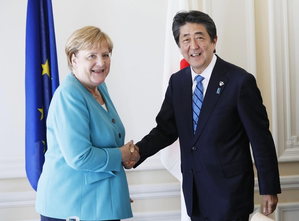 Merkel und Abe trafen oft aufeinander, so wie hier in Biarritz im Jahr 2019