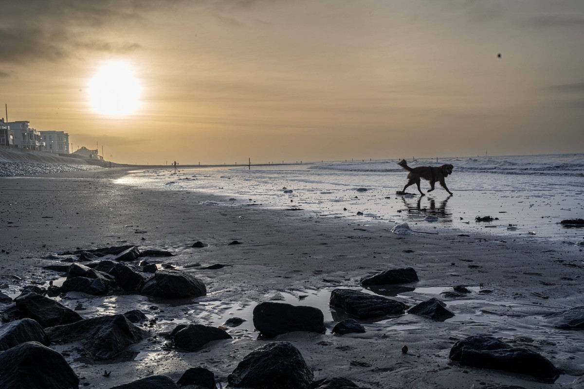 GER Wetterfeature Norderney / 15.12.2023, Weststrand, Norderney, GER Wetterfeature Norderney, im Bild Feature Stimmung am Weststrand von Norderney *** GER weather feature Norderney 15 12 2023, Weststr ...