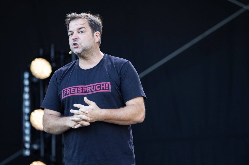 Martin Rütter mit seinen Tipps vom Hundeprofi beim Sommer Open Air Picknickdecken Auftritt im Steigerwaldstadion. Erfurt, 05.08.2020 *** Martin Rütter with his tips from the dog professional at the su ...