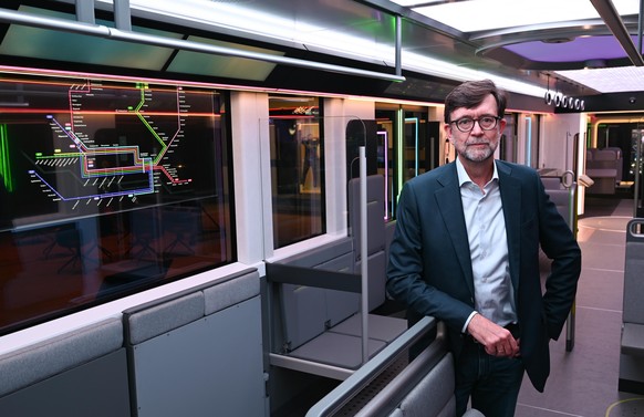 "Ideenzug City": So könnte laut nach Jörg Sandvoß die S-Bahn der Zukunft aussehen. Das Raumkonzept mit flexiblen Sitz- und Stehlandschaften kann, je nach Tageszeit, Fahrgastaufkommen und Reiseanlass der Fahrgäste angepasst werden.