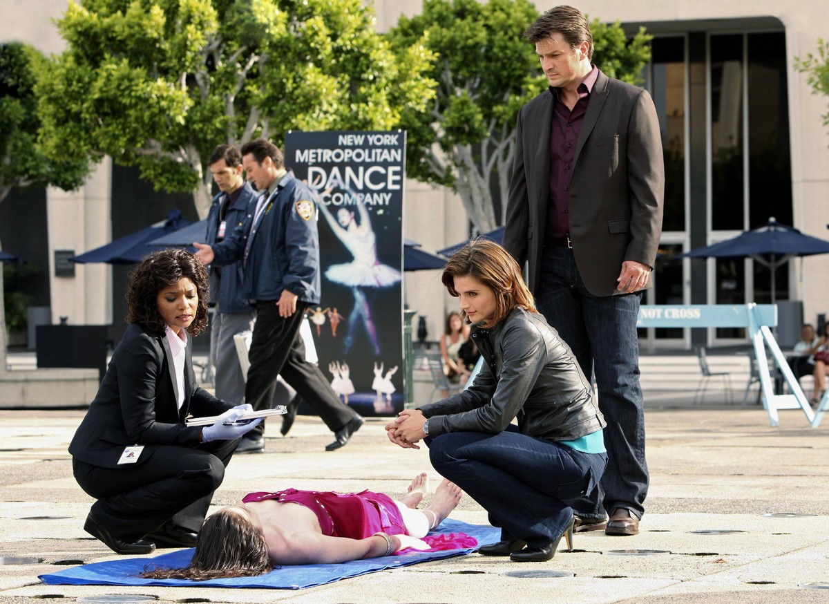 Tamala Jones, Stana Katic &amp; Nathan Fillion Characters: Lanie Parish, Kate Beckett, Richard Castle Television: Castle TV-Serie Usa 2009-2016, 09 March 2009 CASTLE - Inventing the Girl - Castle and  ...