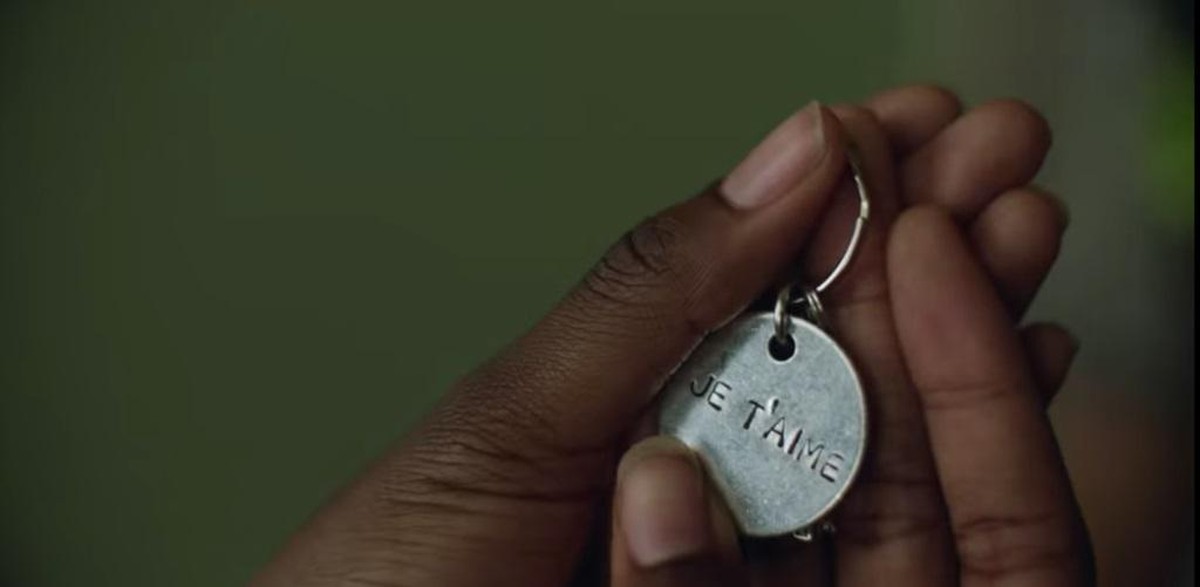 Dieser Anhänger könnte Rob in Staffel zwei von &quot;Sie weiß von dir&quot; entlarven.