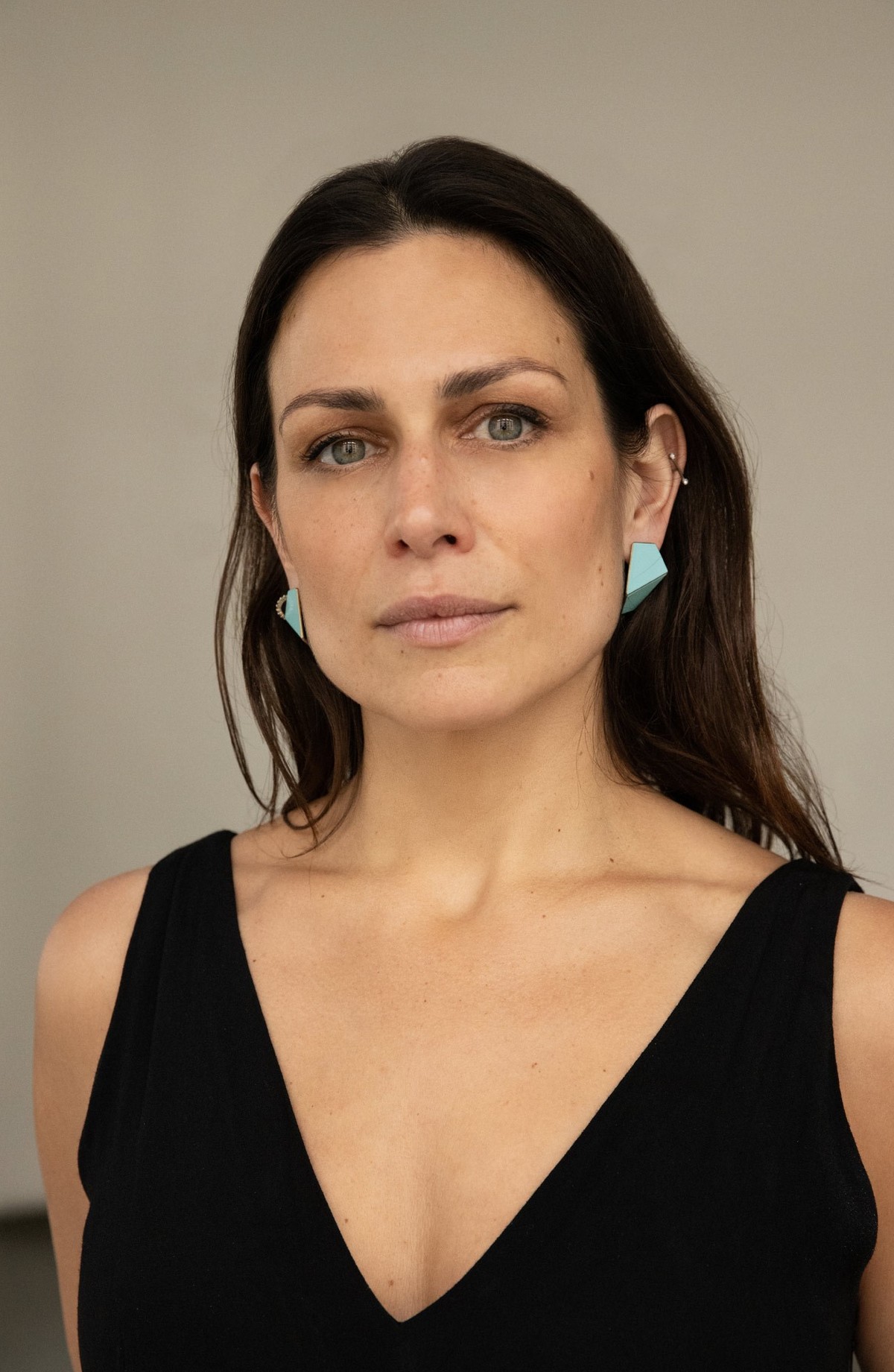Autorin, Journalistin und Moderatorin Shila Behjat (Hinweis: Nur einmalig honorarfrei zum Frauentag 2024 nutzbar!)