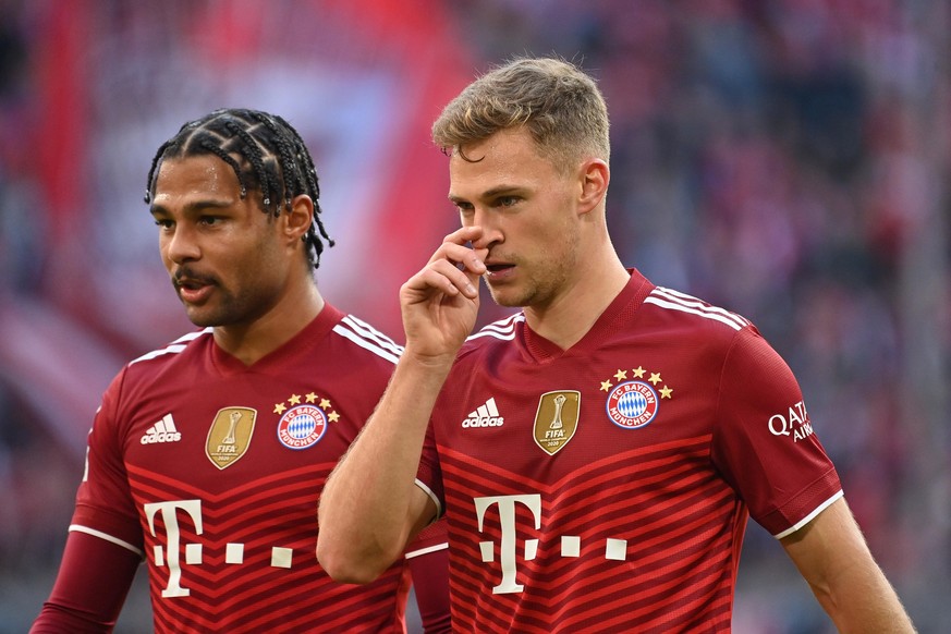 Joshua Kimmich (r.) und Serge Gnabry befinden sich aktuell in Quarantäne. Beide sollen ungeimpft sein und hatten Kontakt zu positiv getesteten Personen.