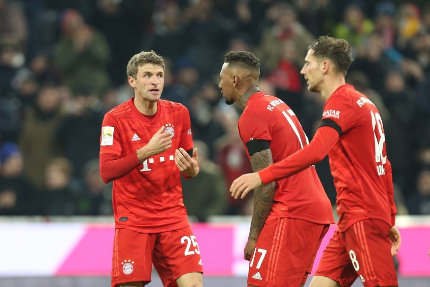 Ließen Fäuste und Worte im Training fliegen: Jérôme Boateng (Mitte) und Leon Goretzka (rechts). Bei Thomas Müller (links) war die Stimmung ebenfalls hitzig.