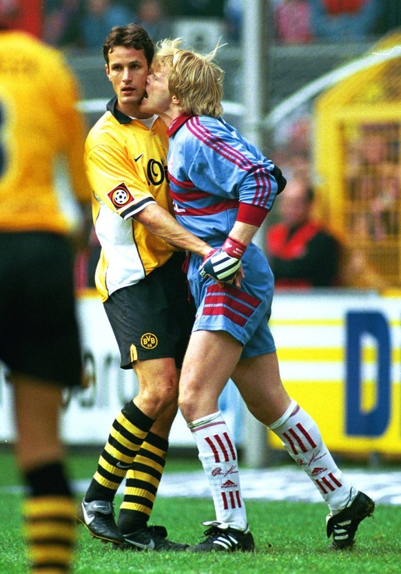 1.Bundesliga / 24.Spieltag / 03.04.1999, Borussia Dortmund - Bayern M�nchen 2:2 Torwart Oliver Kahn bayern versucht zuzubei�en - Heiko Herrlich BVB wei� nicht wie ihm geschieht.