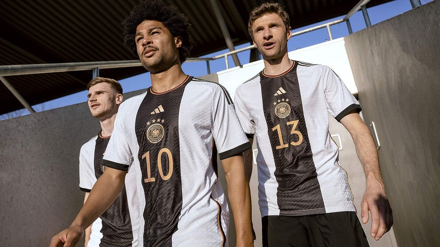 Der DFB und Adidas stellen das gemeinsame Trikot für die Nationalmannschaft vor.