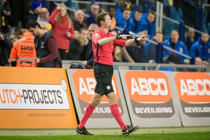 Referee Martin van de Kerkhof during the Dutch Eredivisie match between Vitesse Arnhem and sc Heerenveen at Gelredome on February 02, 2019 in Arnhem, The Netherlands Dutch Eredivisie 2018/2019 xVIxVIx ...