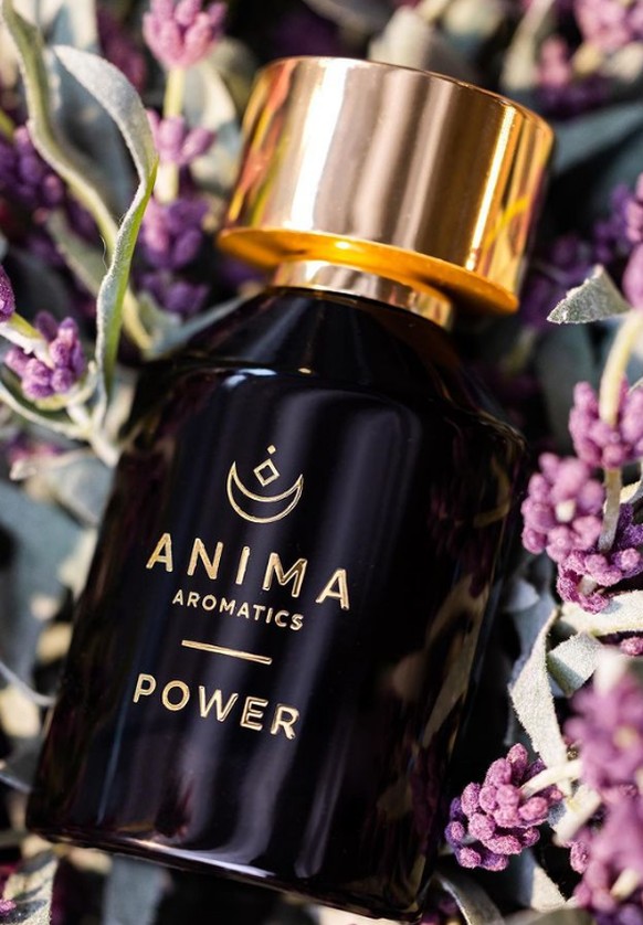 Hergestellt wird der Duft von Anima Aromatics.