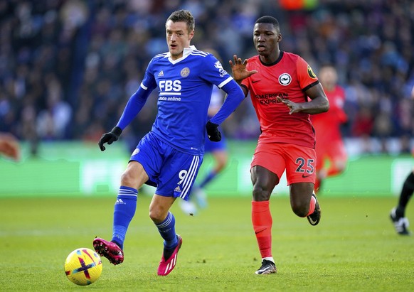 Leicester&#039;s Jamie Vardy, left, and Brighton&#039;s Moises Caicedo battle for the ball during the English Premier League soccer match between Leicester City and Brighton &amp; Hove Albion at the K ...