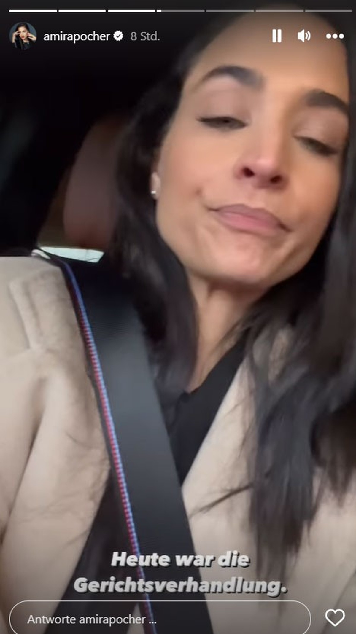 Amira äußert sich kurz nach der Verhandlung.