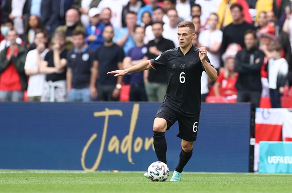 29.06.2021, Gro�britannien, London: Fu�ball: EM, England - Deutschland, Finalrunde, Achtelfinale im Wembley Stadion. Deutschlands Joshua Kimmich in Aktion. Foto: Christian Charisius/dpa +++ dpa-Bildfu ...