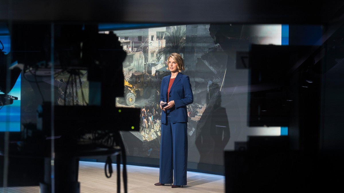 NORDDEUTSCHER RUNDFUNK
Jessy Wellmer
Jessy Wellmer - Moderatorin Tagesthemen.
© NDR/Janis Röhlig, honorarfrei - Verwendung gemäß der AGB im Rahmen einer engen, unternehmensbezogenen Berichterstattung ...