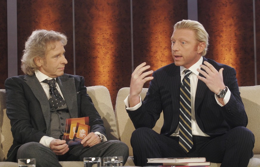 Ex-Tennisspieler Boris BECKER (rechts) im Gespraech mit Moderator Thomas GOTTSCHALK, Talk auf der Couch, Portrait, Portraet, Brustbild Wetten dass...? aus Leipzig, ZDF, Fernsehshow, Unterhaltung, Fern ...