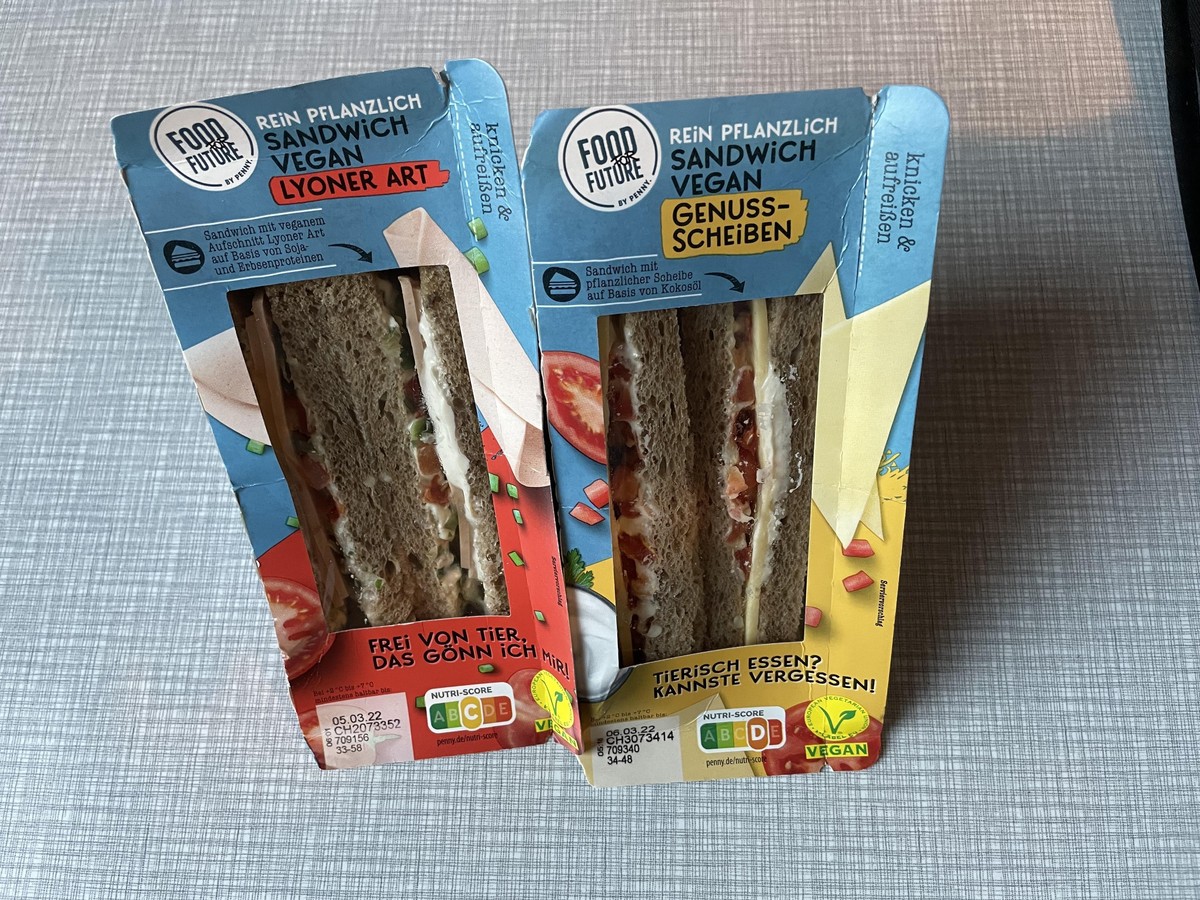 Die veganen Sandwiches gibt es mit "Wurst" oder "Käse".