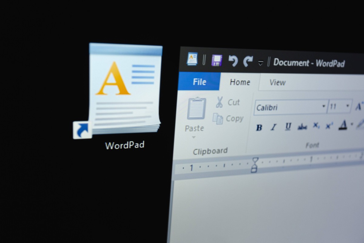 September 4, 2023, Asuncion, Paraguay: WordPad text editor is displayed on a screen. Microsoft shared in a deprecated features for Windows client blog post on Friday that WordPad will no longer be upd ...