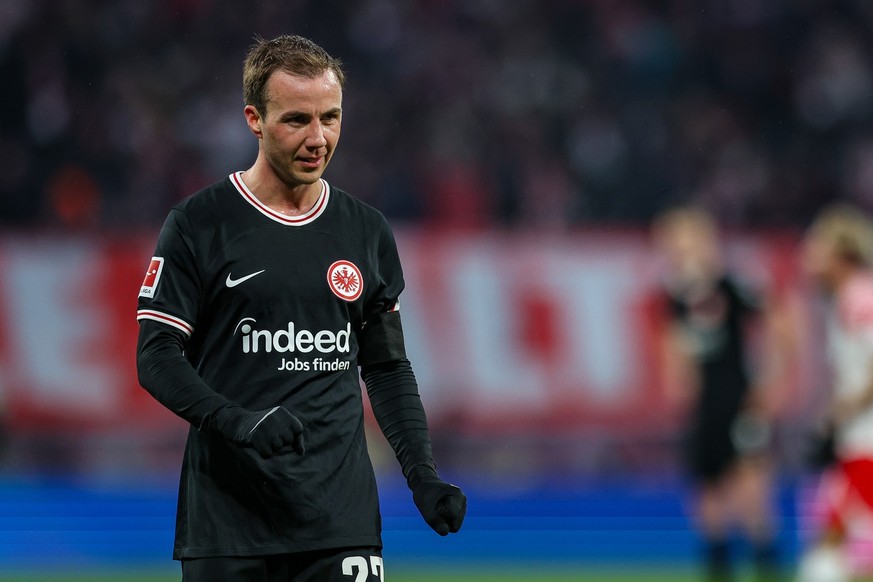 13.01.2024, Sachsen, Leipzig: Fußball, Bundesliga, 17. Spieltag, RB Leipzig - Eintracht Frankfurt, Red-Bull-Arena: Frankfurts Mario Götze. Foto: Jan Woitas/dpa - WICHTIGER HINWEIS: Gemäß den Vorgaben  ...