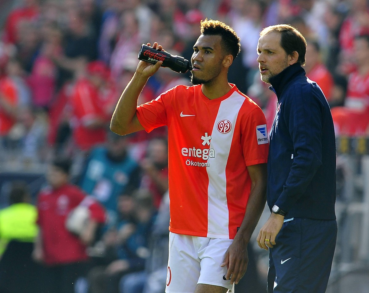 Deutschland - - 29.3.2014 Fussball-Bundesliga 2013/14 - Mainz - Coface-Arena 1. FSV Mainz 05 (MZ) - FC Augsburg (A) Anweisungen von Trainer Thomas TUCHEL (MZ, re) erhielt Eric-Maxim CHOUPO-MOTING (li) ...
