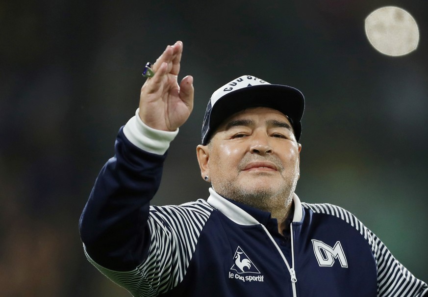 FILE PHOTO: Soccer Football - Superliga - Boca Juniors v Gimnasia y Esgrima - Alberto J. Armando Stadium, Buenos Aires, Argentina - March 7, 2020 Gimnasia y Esgrima coach Diego Maradona before the mat ...