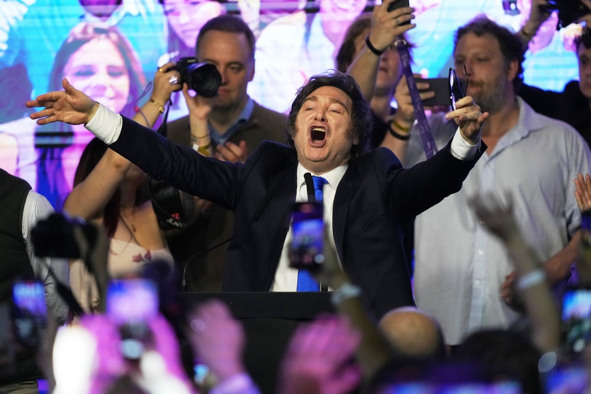 Argentina&#039;s President Javier Milei celebrates after winning in legislative midterm elections in Buenos Aires, Argentina, Sunday, Oct. 26, 2025. (AP Photo/Rodrigo Abd)
