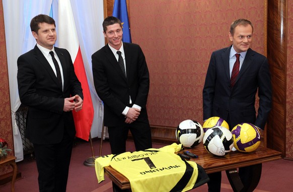 Warsaw, December 29, 2010. Prime Minister Donald Tusk (R), football player of the Polish national team and Borussia Dortmund Robert Lewandowski (C) and football manager Cezary Kucharski (L) signed the ...