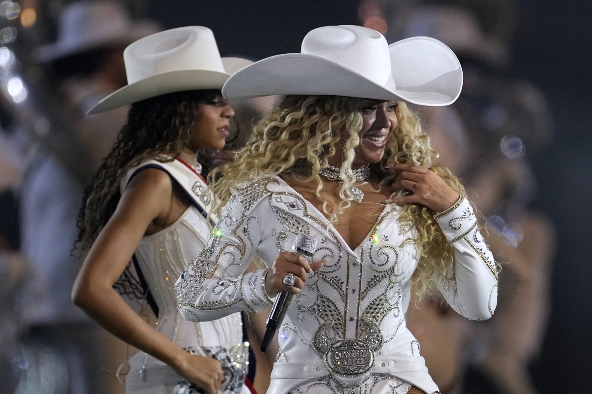 Beyoncé performs during halftime of an NFL football game between the Houston Texans and the Baltimore Ravens, Wednesday, Dec. 25, 2024, in Houston. (AP Photo/David J. Phillip)