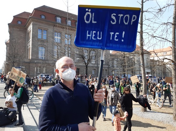 Markus Bier, 63, hat seit Anfang März aus Protest seine Gasheizung abgestellt. Stattdessen nutzt er jetzt einen Elektroherd.  