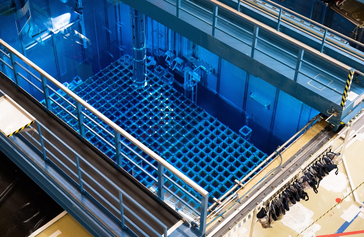 Blick in das Reaktorgebäude vom Atomkraftwerk Grohnde mit dem Brennelement-Lagerbecken. Für die bevorstehende Stilllegung und den Rückbau des Atomkraftwerks Grohnde bei Hameln sowie den Bau eines örtl ...